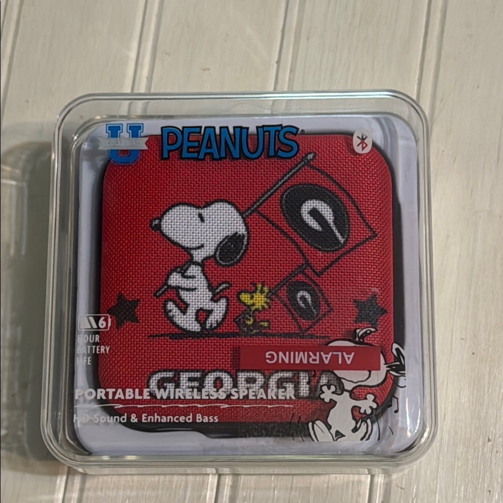 Peanuts : Snoopy/ Georgia state university portable wireless speaker